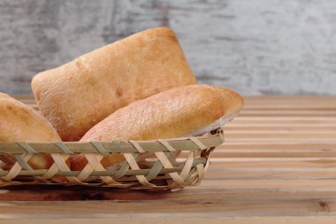 sepetin içinde ekmek