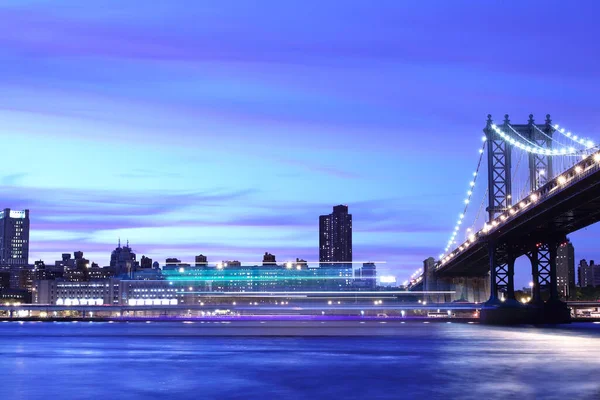 Пейзаж Нью Йорка Манхэттенский Мост Ночью — стоковое фото