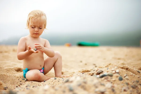 Baby on the beach — Stock Photo, Image