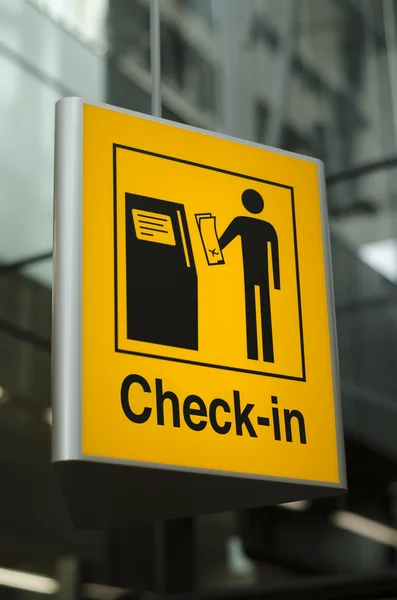 Check-in-Schild am Flughafen lizenzfreie Stockfotos
