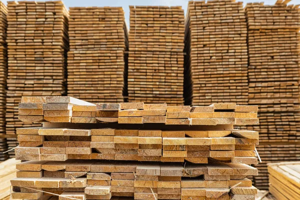 Holzbretter Latten Bauholz Vordergrund Gestapeltes Holz Holz Gefaltet Bretter Lager — Stockfoto