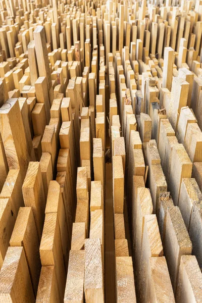 Existuje Mnoho Dřevěných Svislých Tyčí Perspektiva Dálky Koncept Města Dřeva — Stock fotografie