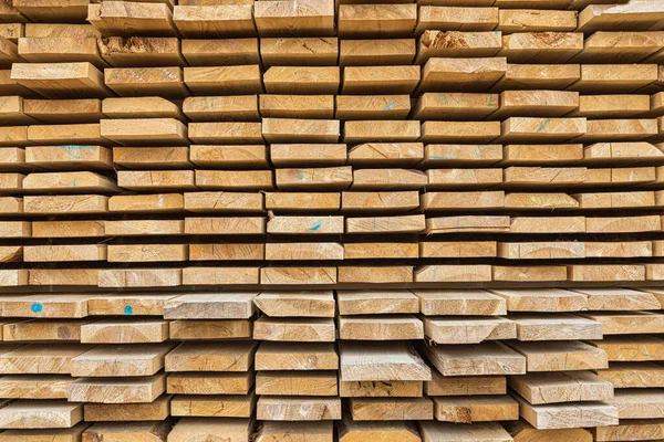 Hromaděné Dřevo Vyplňující Pozadí Dřevěná Textura Hromada Nových Dřevěných Tyčí — Stock fotografie