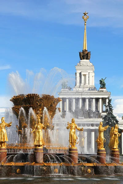 Fuente de la amistad de los pueblos, Moscú, Rusia — Foto de Stock