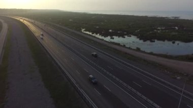 Finlandiya Körfezi üzerindeki karayolu köprüsünün hava fotoğrafçılığı