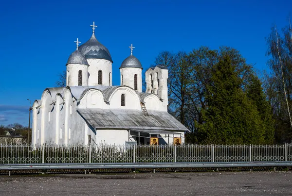 Собор Рождества Иоанна Предтечи. Красивый вид на монастырь. Вехи в истории. Солнечный день. — стоковое фото