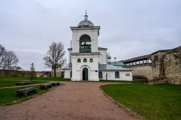 Catedral Nikolsky. Fortaleza de Izborsk. Oblast de Izborsk Pskov. Lugares históricos da Rússia. — Fotografia de Stock