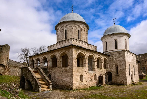 Церква Успіння Пресвятої Діви Марії. Фортеця Івангор. Історія Росії. — стокове фото