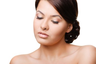 Düğün makyajlı seksi beyaz genç kadın