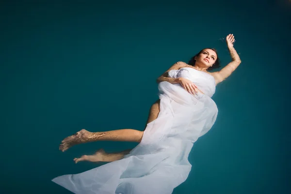 Young sexy woman floating on swimming pool — Stock Photo, Image