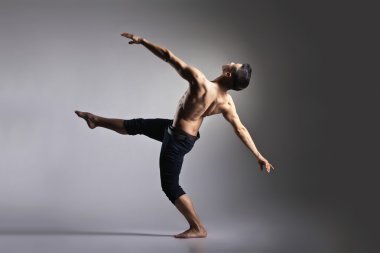 genç ve şık modern bale dansçısı
