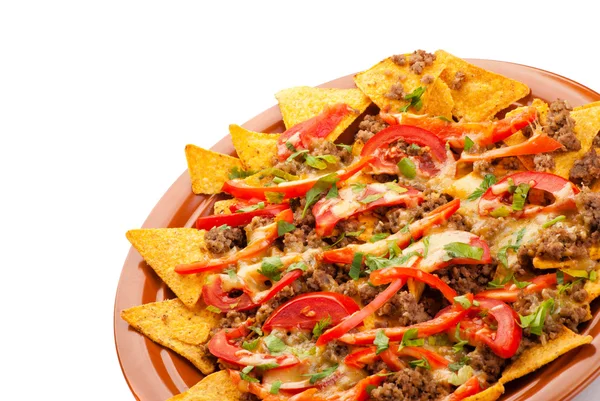 Nachos picantes com carne de porco, tomate e pimenta — Fotografia de Stock