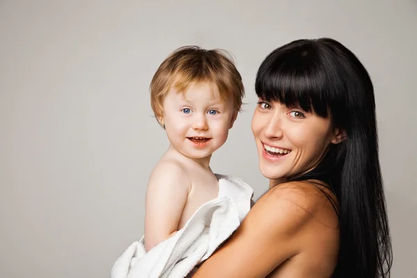 Mother with her baby after bathing in white towel — Stock Photo, Image