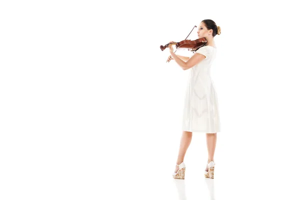 Jovem bonita tocando violino sobre branco — Fotografia de Stock