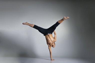 genç ve şık modern bale dansçısı
