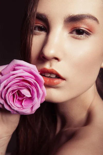 Portrait of beautiful brunette woman with rose — Stock Photo, Image