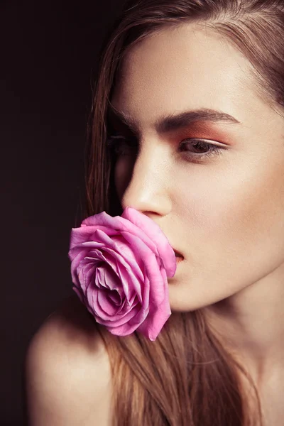 Portrait of beautiful brunette woman with rose — Stock Photo, Image