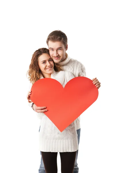 Пара тримає червоне серце — стокове фото