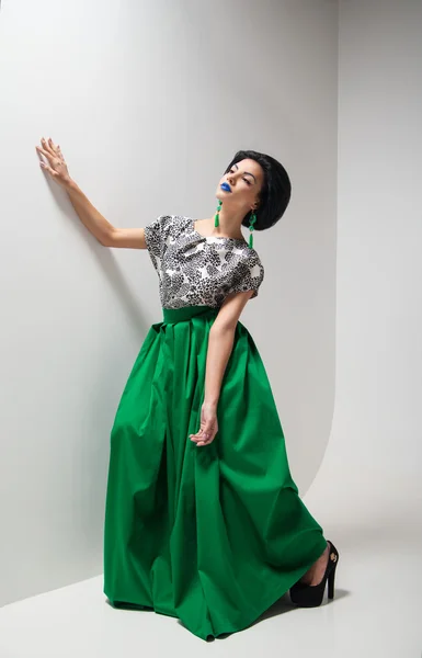 Vrouw in groene jurk — Stockfoto