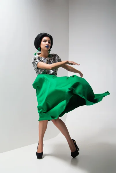 緑のドレスを着た女性 — ストック写真