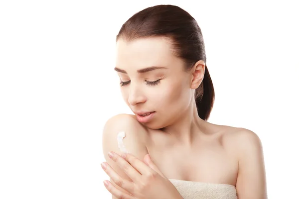 Woman with cream on her shoulder isolated — Stock Photo, Image