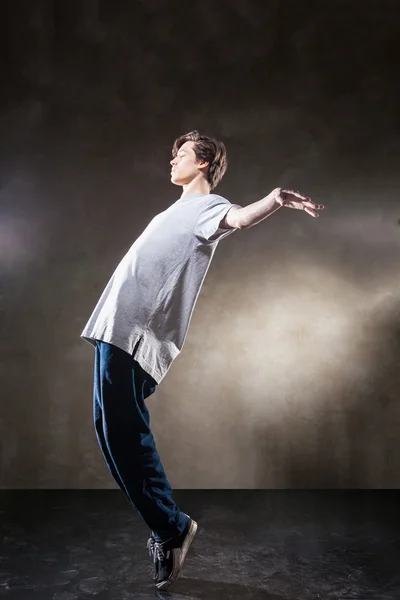 Hip hop dancer jumping and dancing — Stock Photo, Image