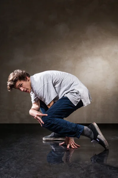 Hip hop danseur saut et danse — Photo