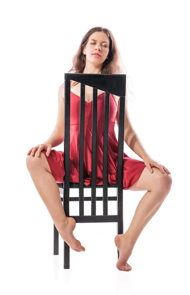 Femme dansante moderne assise sur une chaise Isolé — Photo