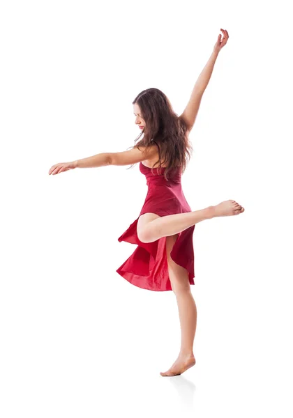 Jeune danseuse de ballet portant une robe rouge isolée — Photo