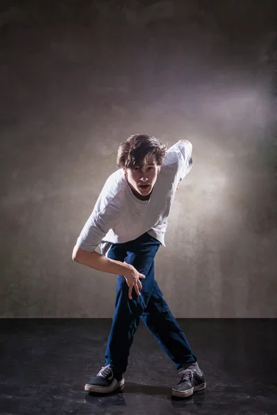 Urban hip hop dancer over grunge concrete wall — Stock Photo, Image