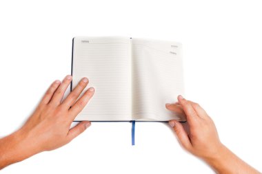 adam elini tutarak açık kitap üzerine beyaz izole