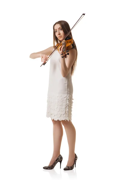 Hermosa joven tocando violín sobre blanco — Foto de Stock