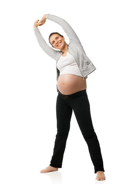 Belle femme enceinte faisant des exercices — Photo