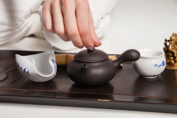 Ceremonia de té chino es perfomed por maestro — Foto de Stock