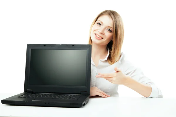 Geschäftsfrau zeigt Laptop-Bildschirm isoliert — Stockfoto