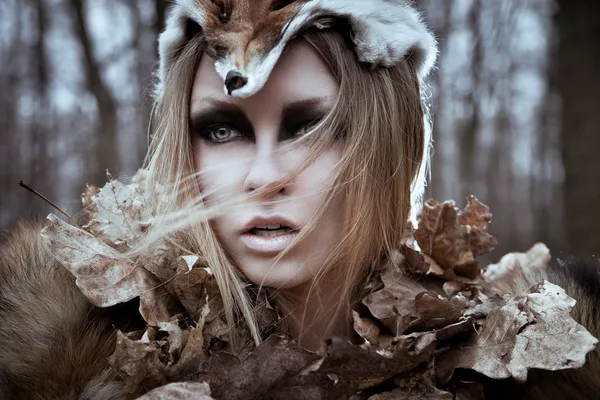 Wild beauty tribal woman in forest — Stock Photo, Image