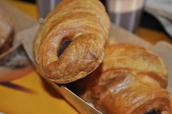 Los Croissants Con Chocolate Plato Papel — Foto de Stock