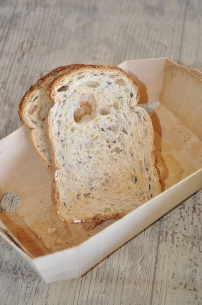 Brödet Tallriken Från Träet — Stockfoto