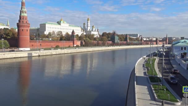 Vue du remblai du Kremlin et du remblai de Sofia de la rivière Moskva — Video