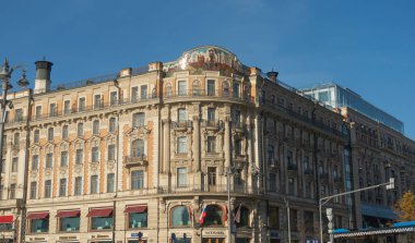Mimari anıt Hotel National, Moskova 'nın merkezinde Mokhovaya Caddesi' nde yer alıyor. Mimar Alexander Ivanov