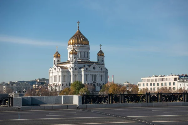 View Cathedral Christ Savior Moscow Side Bolshoi Kamenny Bridge Autumn — Stock Photo, Image