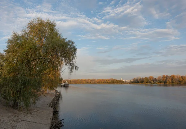 Rudchenko Embankment Engels Bir Sonbahar Sabahı — Stok fotoğraf