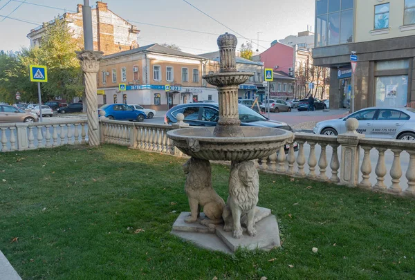 萨拉托夫 俄罗斯2021年10月13日 萨拉托夫的三狮之泉 — 图库照片