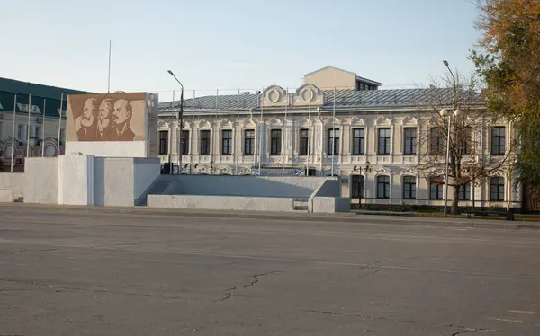 Engels Russia Ottobre 2021 Veduta Lenin Square Tribuna Con Immagine — Foto Stock