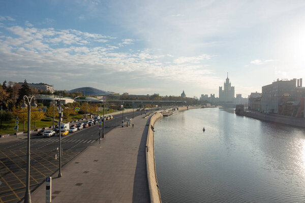 Early morning on Moskvoretskaya embankment in mo