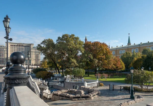 Προβολή Του Φθινοπώρου Alexander Garden Μια Ηλιόλουστη Μέρα Του Φθινοπώρου — Φωτογραφία Αρχείου