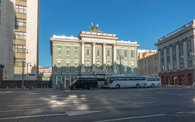 Moskova, Rusya. 10 Ekim 2021. Moskova 'da Sendikalar Meclisi binası. Okhotny Ryad 'ın cephesi