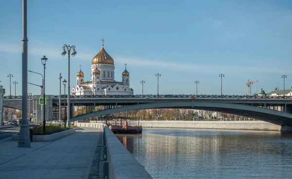 View Big Stone Bridge Cathedral Christ Savior Sunny Day Sofiyskaya — Stock Photo, Image