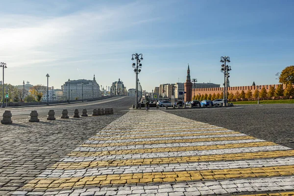 Vista Descida Vasilievsky Quadrada Ponte Bolshoi Moskvoretsky Uma Manhã Outono — Fotografia de Stock