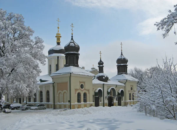 Monastero di Ioninsky in una giornata invernale a Kiev — Foto Stock